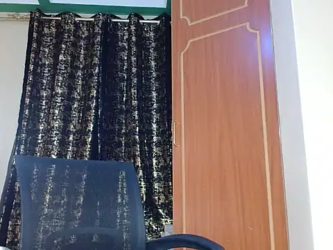 Cess lavie online show from 04/23/26, 01:35