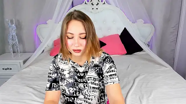 Snapshot of AsyaPink chatting on 10/17/25, 08:17 AsyaPink online show from 10/17/25, 08:17