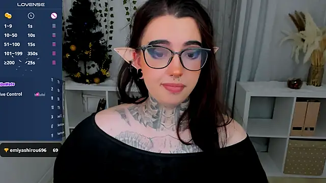 Snapshot of Dixi_Pixi_ chatting on 12/30/24, 01:47 Dixi Pixi online show from 12/30/24, 01:47