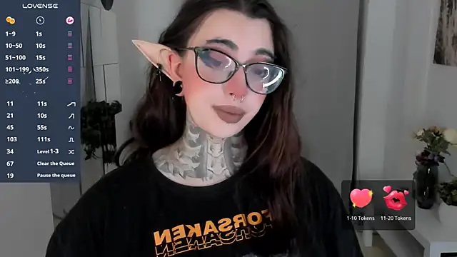 Snapshot of Dixi_Pixi_ chatting on 10/18/25, 05:43 Dixi Pixi online show from 10/18/25, 05:43