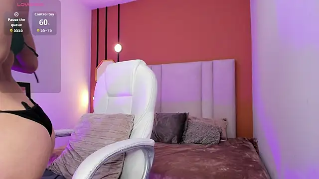 Chloe fischer  online show from 12/18/25, 03:18