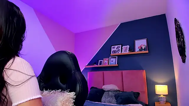 Chloe fischer  online show from 01/15/26, 03:27