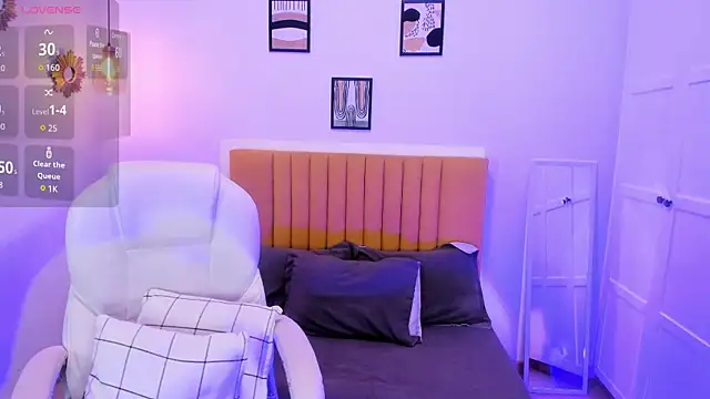 Chloe fischer  online show from 04/24/26, 03:25