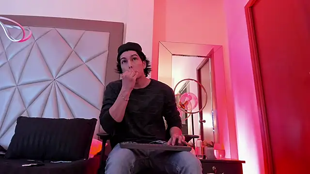 Karimferrer online show from 12/06/24, 03:41