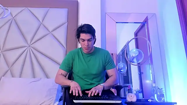 Karimferrer online show from 12/12/24, 04:37