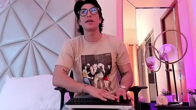 Karimferrer online show from 12/16/24, 03:51