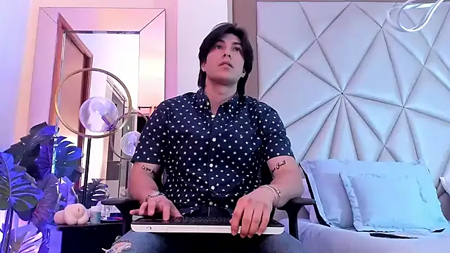 Karimferrer online show from 01/16/25, 03:56