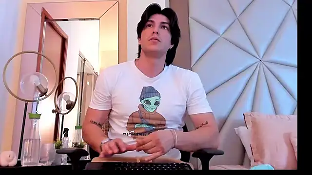 Karimferrer online show from 01/23/25, 08:25