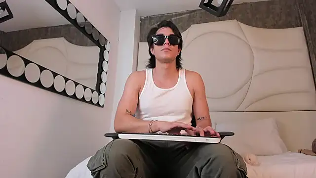 Karimferrer online show from 09/27/25, 07:19