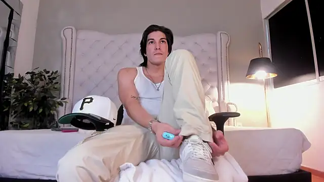 Karimferrer online show from 10/30/25, 07:47