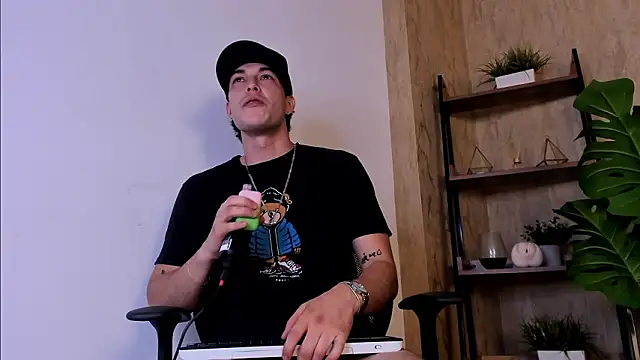 Karimferrer online show from 02/04/26, 09:53