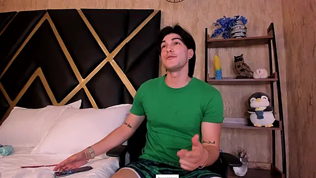 Karimferrer online show from 04/23/26, 03:41