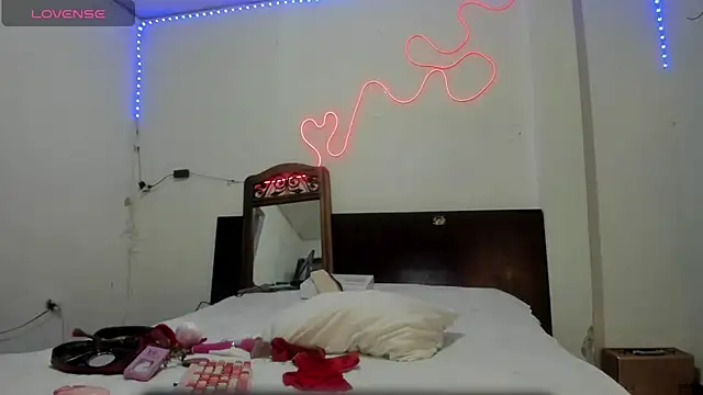 latinaStepmom online show from 06/30/26, 10:44