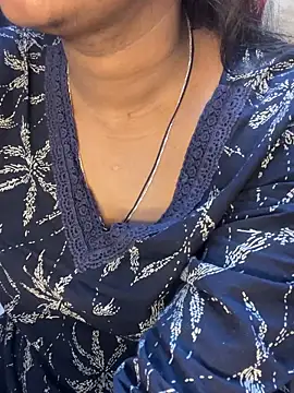 Snapshot of Spicy_sari_girl chatting on 11/03/25, 02:57 Spicy sari girl online show from 11/03/25, 02:57