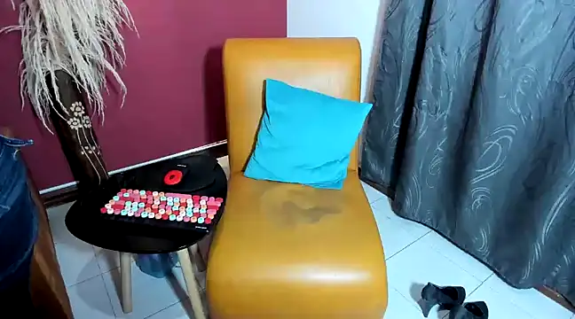 Snapshot of BrendaSex_Hot chatting on 02/24/25, 08:25 BrendaSex Hot online show from 02/24/25, 08:25