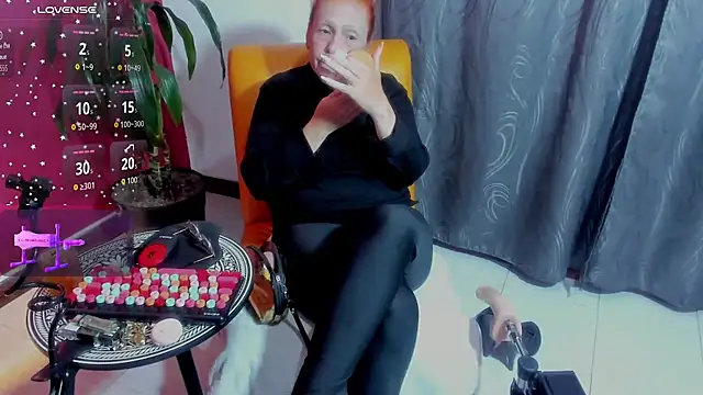 Snapshot of BrendaSex_Hot chatting on 10/03/25, 08:50 BrendaSex Hot online show from 10/03/25, 08:50