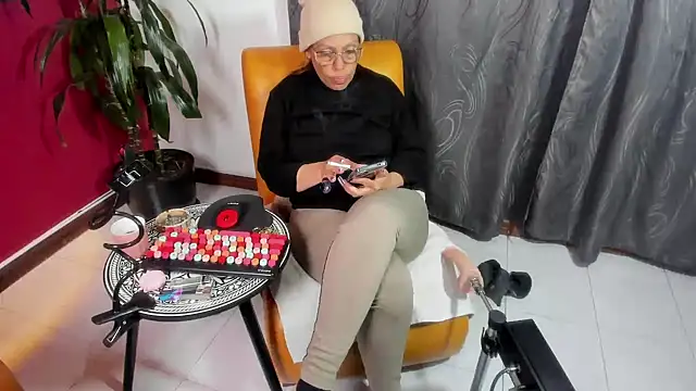 Snapshot of BrendaSex_Hot chatting on 10/11/25, 08:40 BrendaSex Hot online show from 10/11/25, 08:40