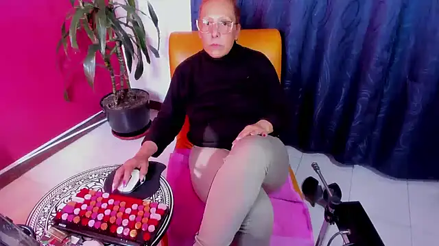 Snapshot of BrendaSex_Hot chatting on 11/07/25, 07:58 BrendaSex Hot online show from 11/07/25, 07:58