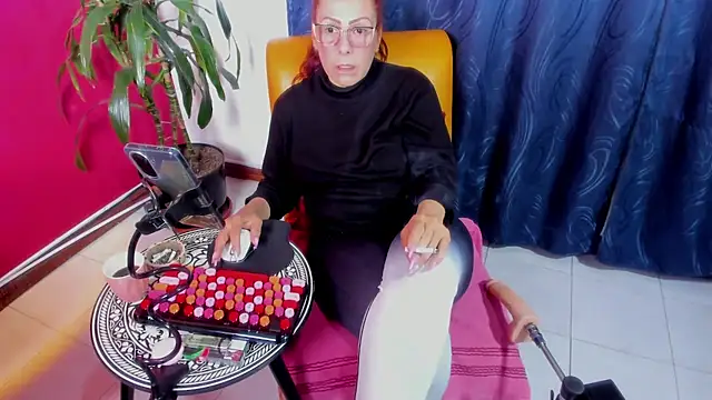 Snapshot of BrendaSex_Hot chatting on 11/17/25, 08:36 BrendaSex Hot online show from 11/17/25, 08:36