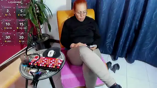 Snapshot of BrendaSex_Hot chatting on 11/21/25, 08:51 BrendaSex Hot online show from 11/21/25, 08:51