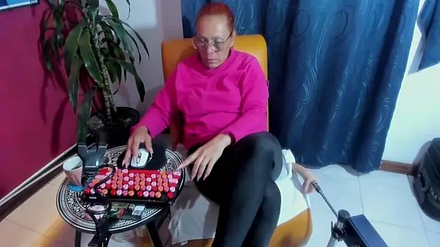 Snapshot of BrendaSex_Hot chatting on 11/22/25, 08:41 BrendaSex Hot online show from 11/22/25, 08:41