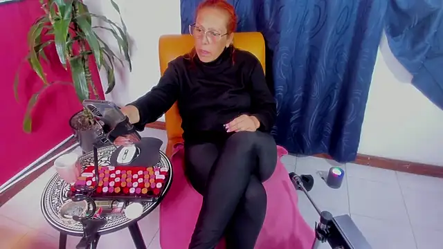 Snapshot of BrendaSex_Hot chatting on 11/28/25, 07:16 BrendaSex Hot online show from 11/28/25, 07:16