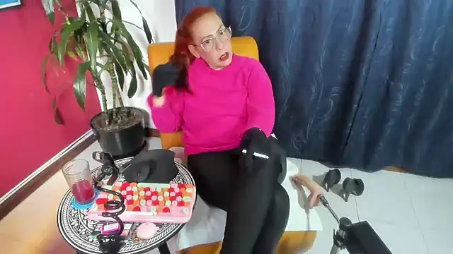 Snapshot of BrendaSex_Hot chatting on 12/03/25, 09:24 BrendaSex Hot online show from 12/03/25, 09:24