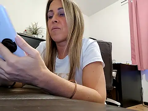 sweethotmilf888 online show from 03/18/25, 05:10