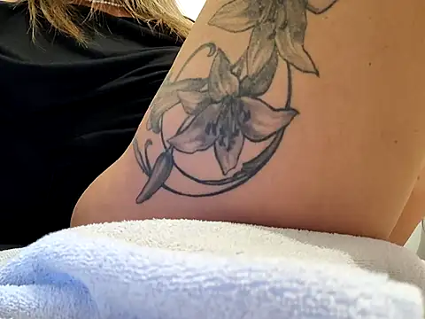 sweethotmilf888 online show from 11/07/25, 09:31