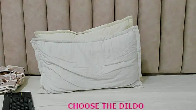 FreyaMoller online show from 09/25/25, 06:44