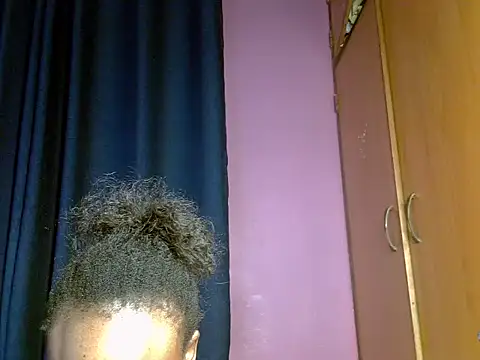 Queen petite  online show from 04/22/26, 07:48