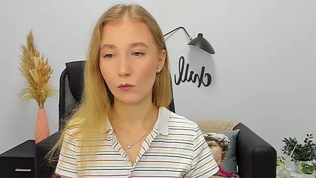 LolaWilsons online show from 01/11/25, 08:22