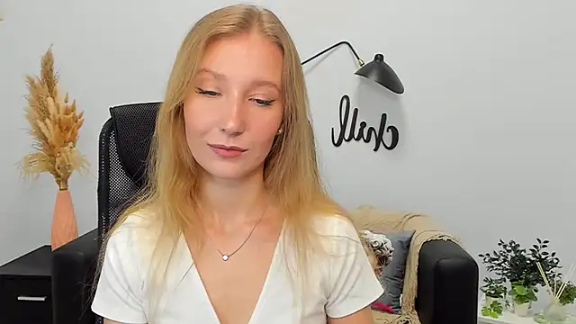 LolaWilsons online show from 02/19/25, 09:17