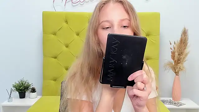 LolaWilsons online show from 05/15/26, 06:31