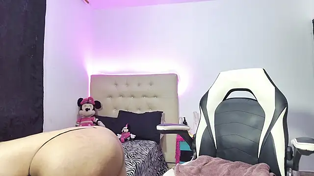 Isis brown7 online show from 02/21/25, 10:48