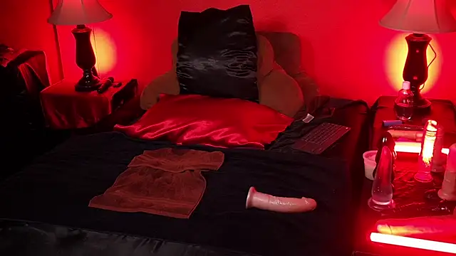 Snapshot of JenniferCD chatting on 11/18/25, 06:12 JenniferCD online show from 11/18/25, 06:12