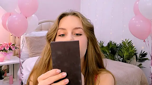 RozzitaBedberry online show from 01/28/25, 09:08