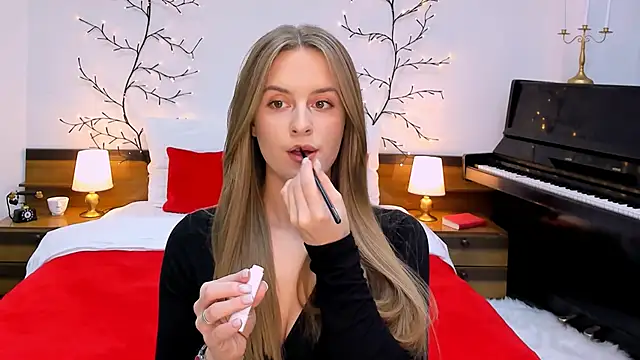 RozzitaBedberry online show from 02/02/25, 04:11