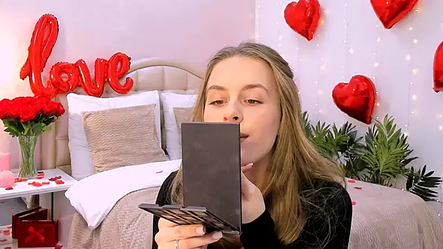 RozzitaBedberry online show from 02/16/25, 12:54