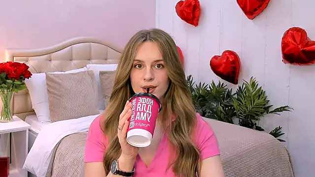 RozzitaBedberry online show from 03/17/25, 04:22