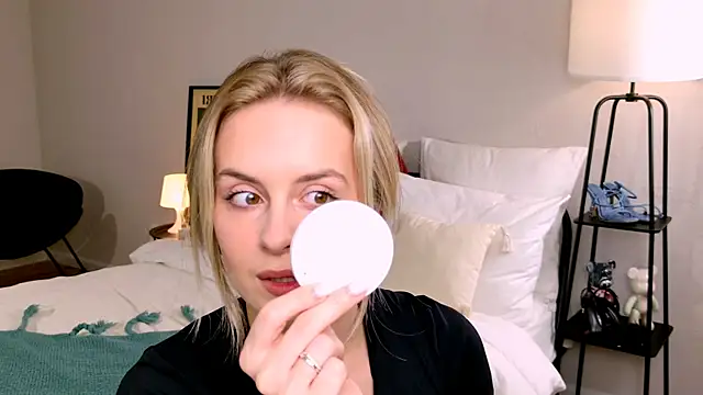 RozzitaBedberry online show from 09/20/25, 06:14