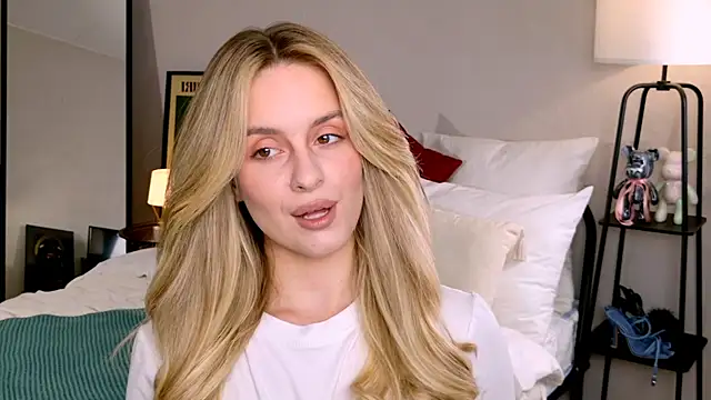 RozzitaBedberry online show from 10/17/25, 01:14