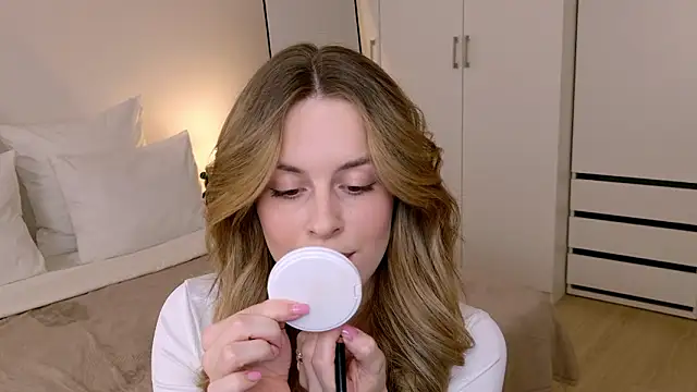 RozzitaBedberry online show from 02/15/26, 02:58