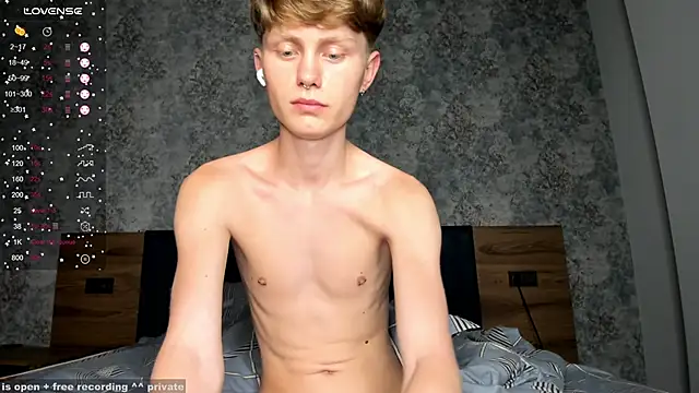 Snapshot of christian_di0r chatting on 03/16/25, 03:17 christian di0r online show from 03/16/25, 03:17