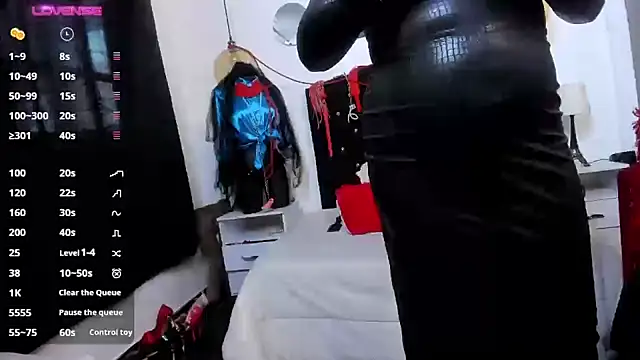 LiaTaylorr online show from 12/14/24, 01:05