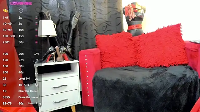 LiaTaylorr online show from 12/23/24, 12:19