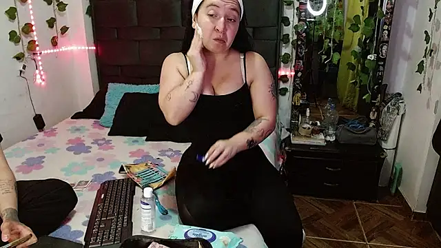 the lesbian game online show from 09/11/25, 01:39