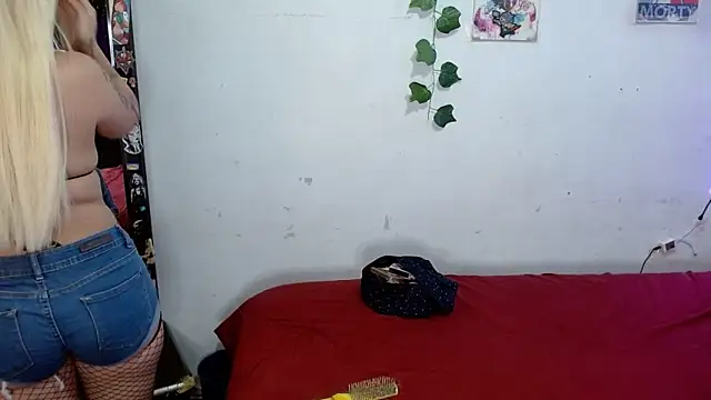 the lesbian game online show from 04/06/26, 06:20