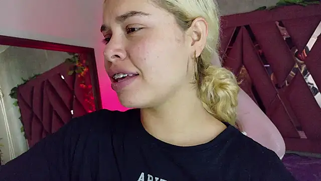 Haelycute online show from 02/15/26, 12:25