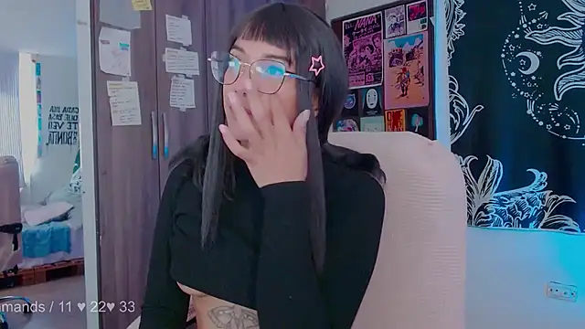 melissahowl online show from 10/10/25, 01:21